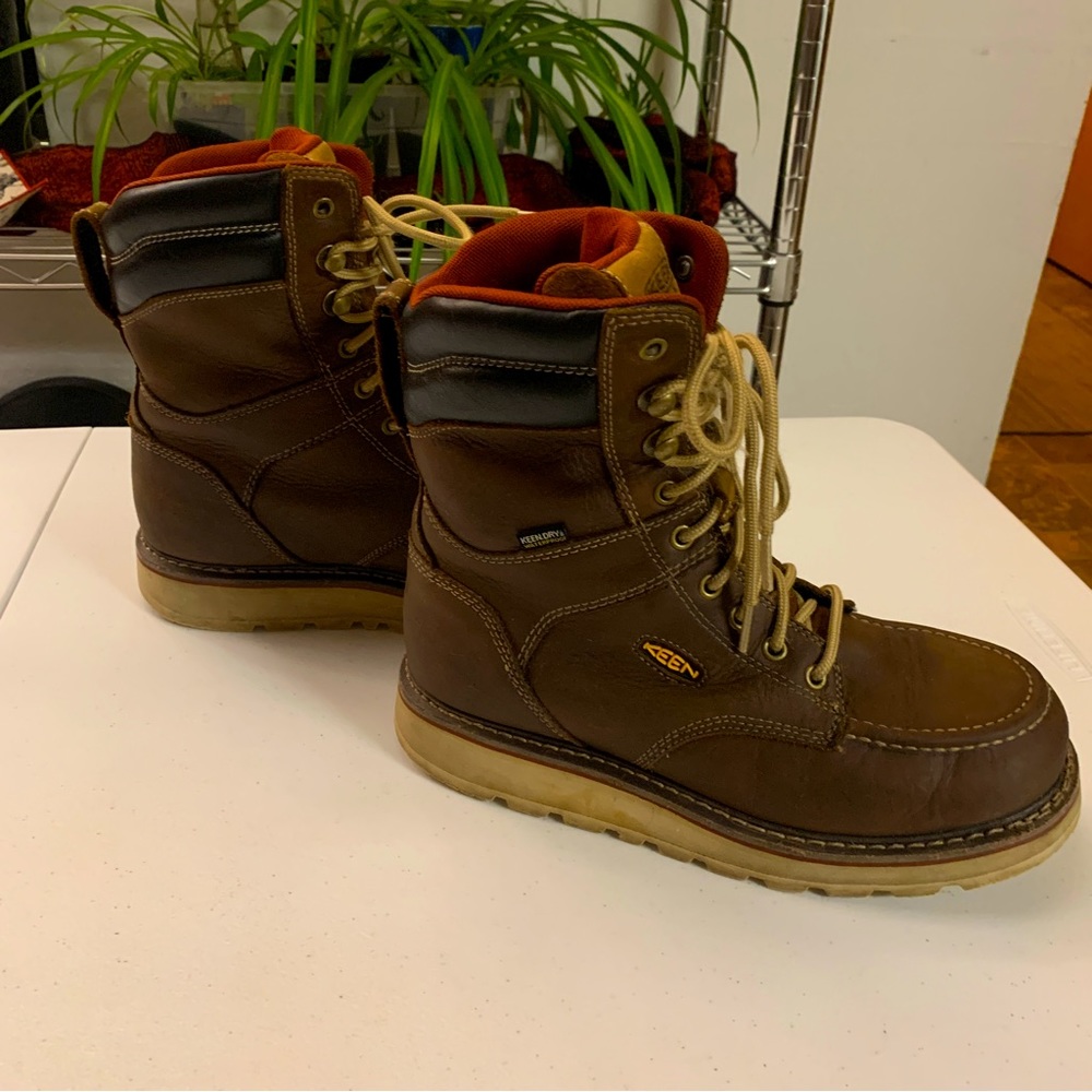 Keen Cincinnati 8” waterproof boot woman’s 9.5 wide great style for men too!